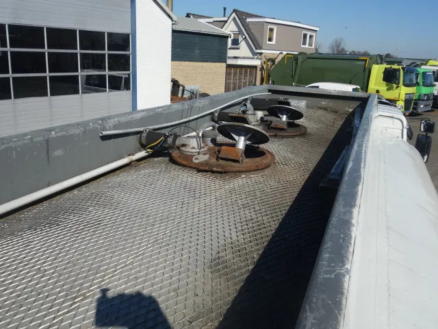 Volvo FL 240 220PK 12000 LITER STEELSPRINGS - Camião cisterna: foto 4 Volvo FL 240 220PK 12000 LITER STEELSPRINGS - Camião cisterna: foto 4