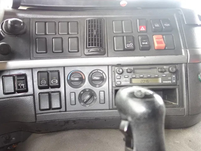 Volvo FM 12 18500liter tank,AIRCO,MANUAL GEARBOX - Camião cisterna: foto 4 Volvo FM 12 18500liter tank,AIRCO,MANUAL GEARBOX - Camião cisterna: foto 4