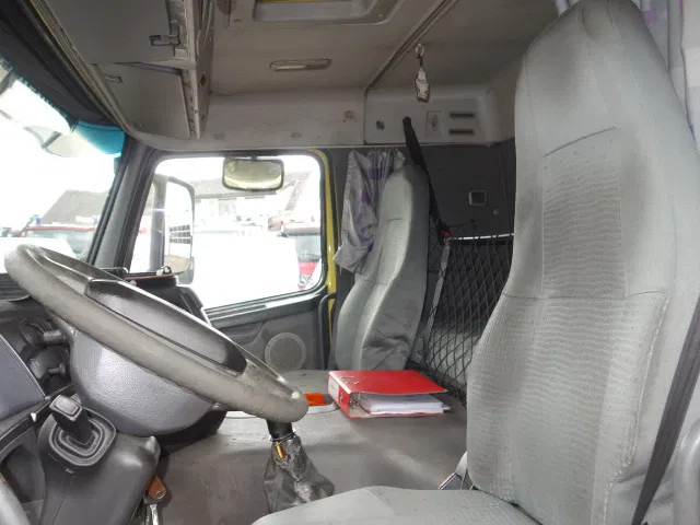 Volvo FM 12 18500liter tank,AIRCO,MANUAL GEARBOX - Camião cisterna: foto 5 Volvo FM 12 18500liter tank,AIRCO,MANUAL GEARBOX - Camião cisterna: foto 5