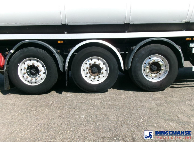 Semi-reboque cisterna Lakeland Fuel tank alu 42.8 m3 / 6 comp + pump: foto 13 Semi-reboque cisterna Lakeland Fuel tank alu 42.8 m3 / 6 comp + pump: foto 13