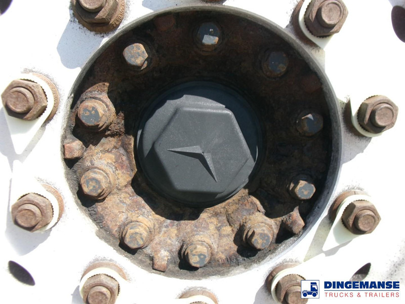 Semi-reboque cisterna Lakeland Fuel tank alu 42.8 m3 / 6 comp + pump: foto 14 Semi-reboque cisterna Lakeland Fuel tank alu 42.8 m3 / 6 comp + pump: foto 14