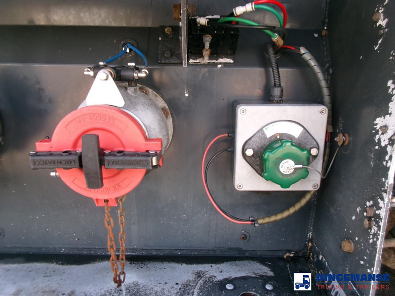 Semi-reboque cisterna Lakeland Fuel tank alu 42.8 m3 / 6 comp + pump: foto 7 Semi-reboque cisterna Lakeland Fuel tank alu 42.8 m3 / 6 comp + pump: foto 7