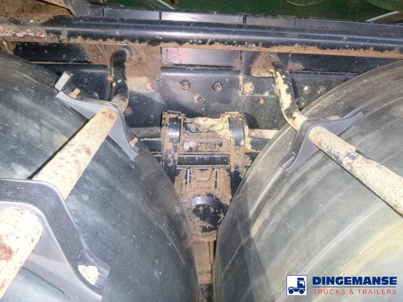 Caminhão limpa fossa Mercedes-Benz Axor 3236 8x4 RHD vacuum tank: foto 18 Caminhão limpa fossa Mercedes-Benz Axor 3236 8x4 RHD vacuum tank: foto 18