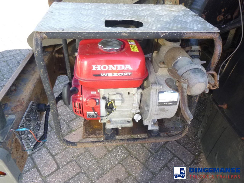 Caminhão limpa fossa Mercedes-Benz Axor 3236 8x4 RHD vacuum tank: foto 7 Caminhão limpa fossa Mercedes-Benz Axor 3236 8x4 RHD vacuum tank: foto 7