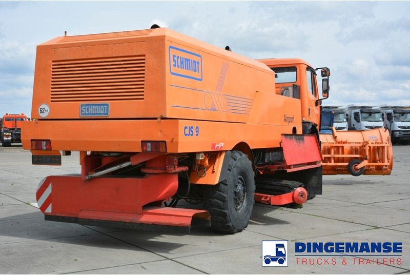 Mercedes-Benz SK 2031 4x4x4 Schmidt CJS9 airport sweeper snow plough - Veículo limpa-neves: foto 3 Mercedes-Benz SK 2031 4x4x4 Schmidt CJS9 airport sweeper snow plough - Veículo limpa-neves: foto 3