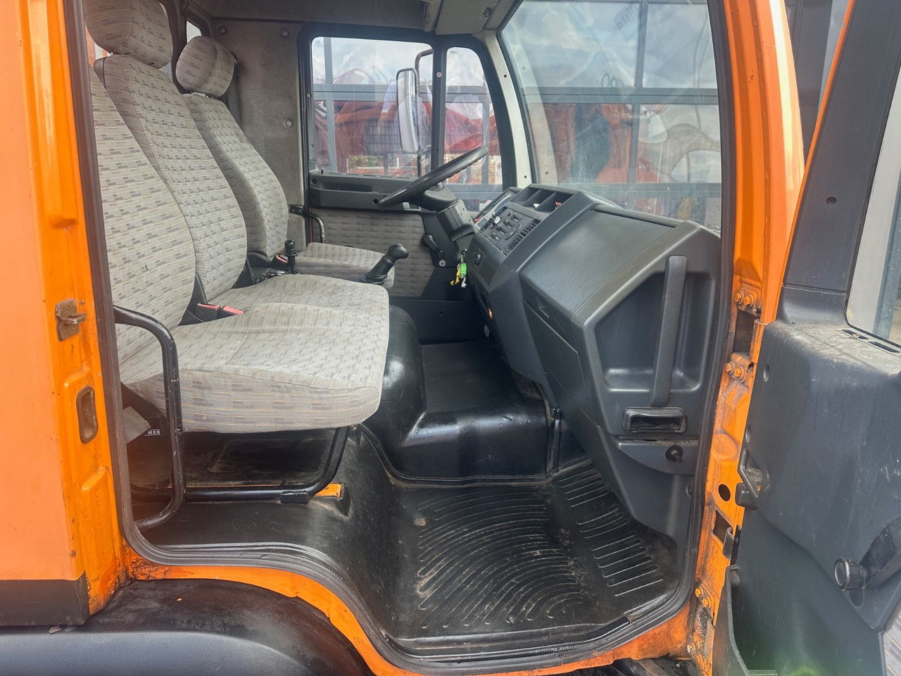 MAN 8.163 Pritsche - Camião de caixa aberta/ Plataforma: foto 5 MAN 8.163 Pritsche - Camião de caixa aberta/ Plataforma: foto 5