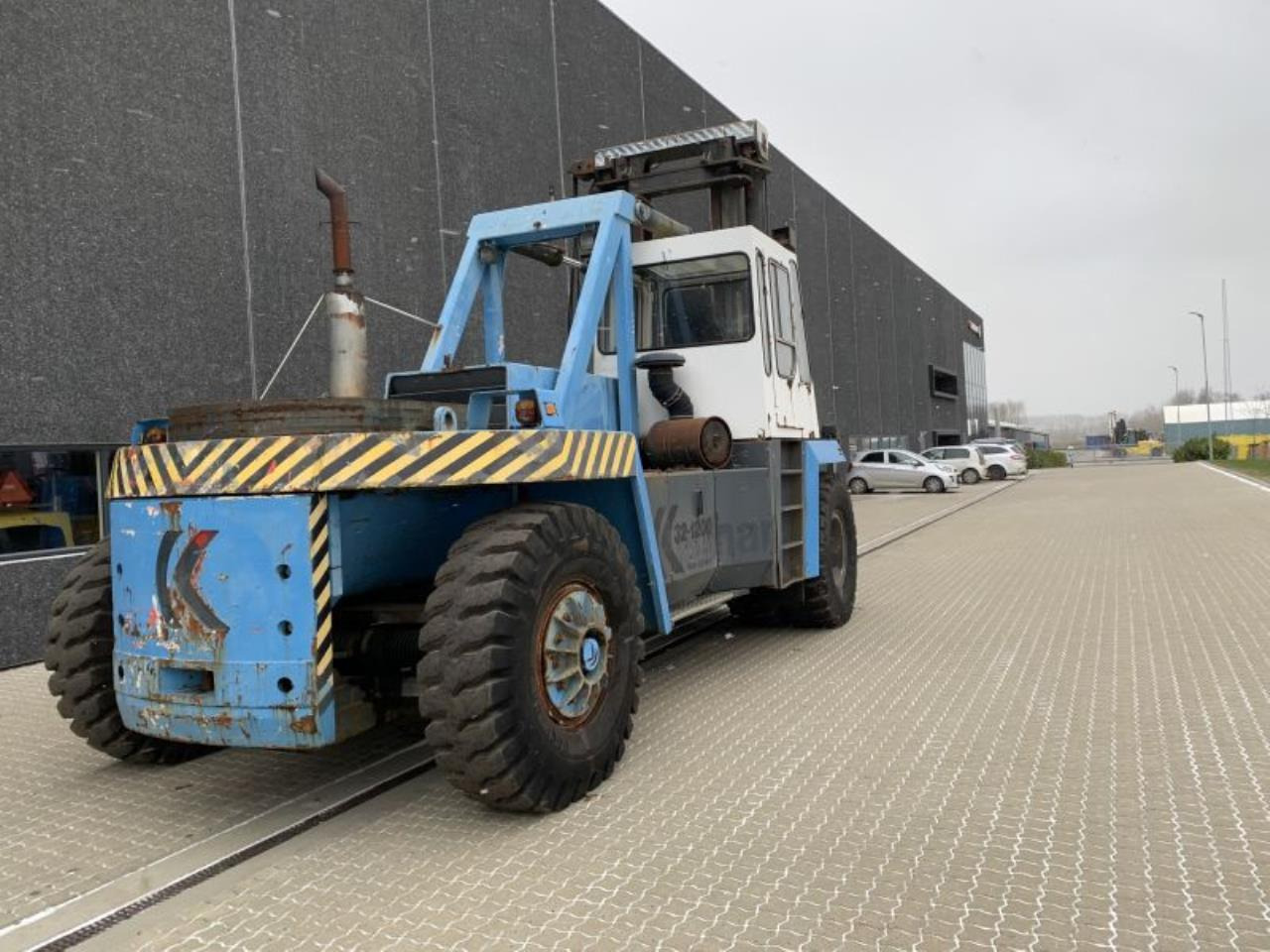 Kalmar DCB32-1200 - Empilhador a diesel: foto 3 Kalmar DCB32-1200 - Empilhador a diesel: foto 3