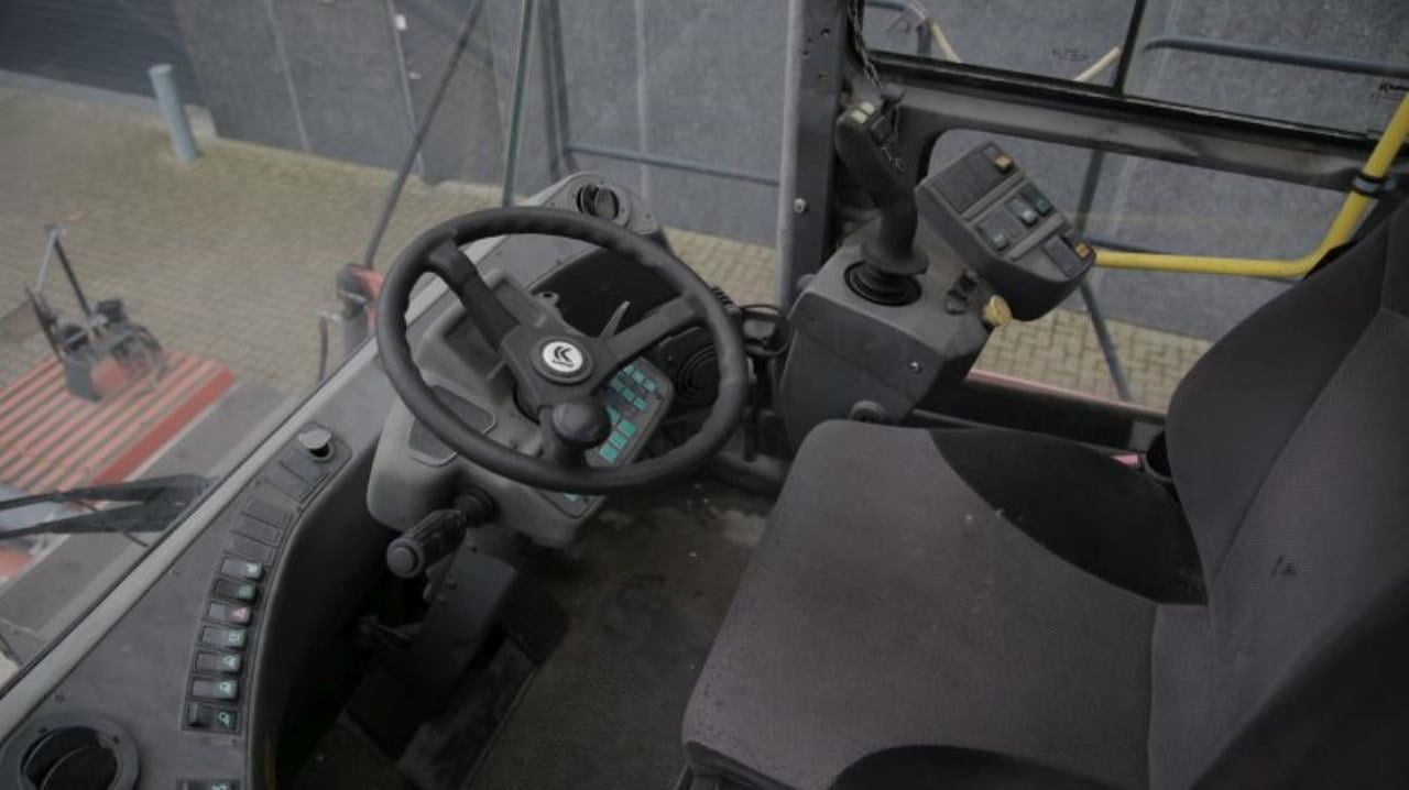 Kalmar DCF90-45ES - Manipulador de contentor: foto 4 Kalmar DCF90-45ES - Manipulador de contentor: foto 4