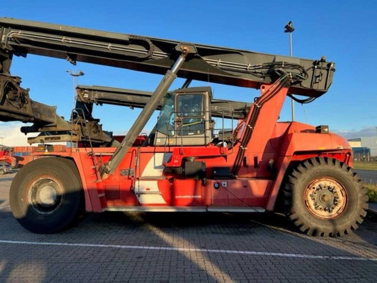 Kalmar DRF450-65S6X - Reachstacker porta contentores: foto 1 Kalmar DRF450-65S6X - Reachstacker porta contentores: foto 1