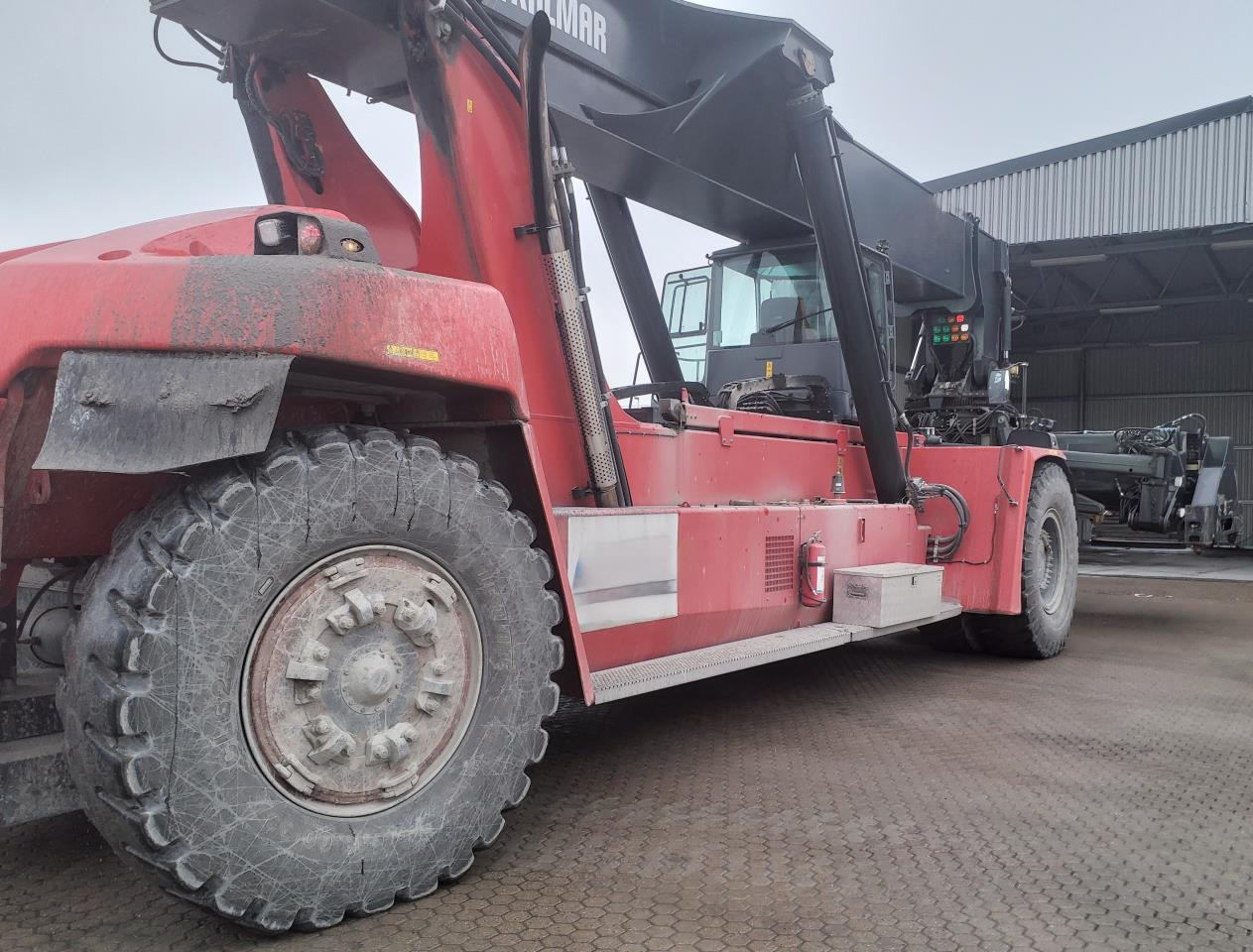 Kalmar DRG450-75C5XS - Reachstacker porta contentores: foto 3 Kalmar DRG450-75C5XS - Reachstacker porta contentores: foto 3