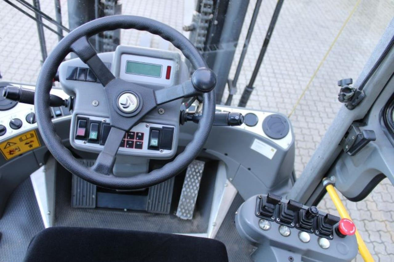 Kalmar ECD80-6 - Empilhador elétrico: foto 4 Kalmar ECD80-6 - Empilhador elétrico: foto 4