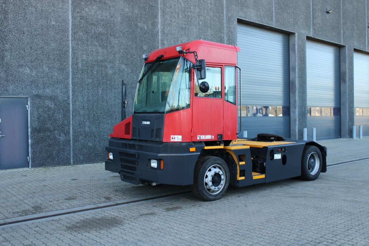 Kalmar T2I 4X2 - Tractor de terminal: foto 2 Kalmar T2I 4X2 - Tractor de terminal: foto 2