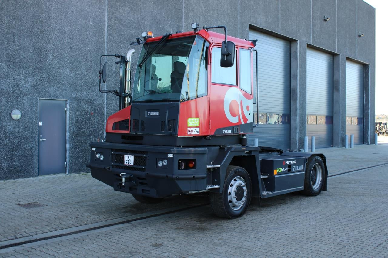 Kalmar TRL618I 4X4 - Tractor de terminal: foto 2 Kalmar TRL618I 4X4 - Tractor de terminal: foto 2