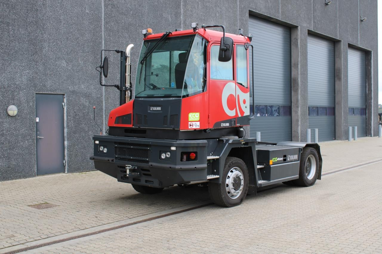 Kalmar TRL618I 4X4 - Tractor de terminal: foto 2 Kalmar TRL618I 4X4 - Tractor de terminal: foto 2