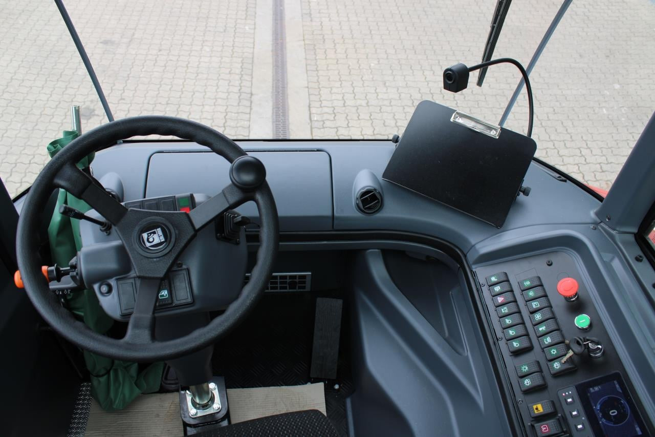 Kalmar TRL618I 4X4 - Tractor de terminal: foto 4 Kalmar TRL618I 4X4 - Tractor de terminal: foto 4