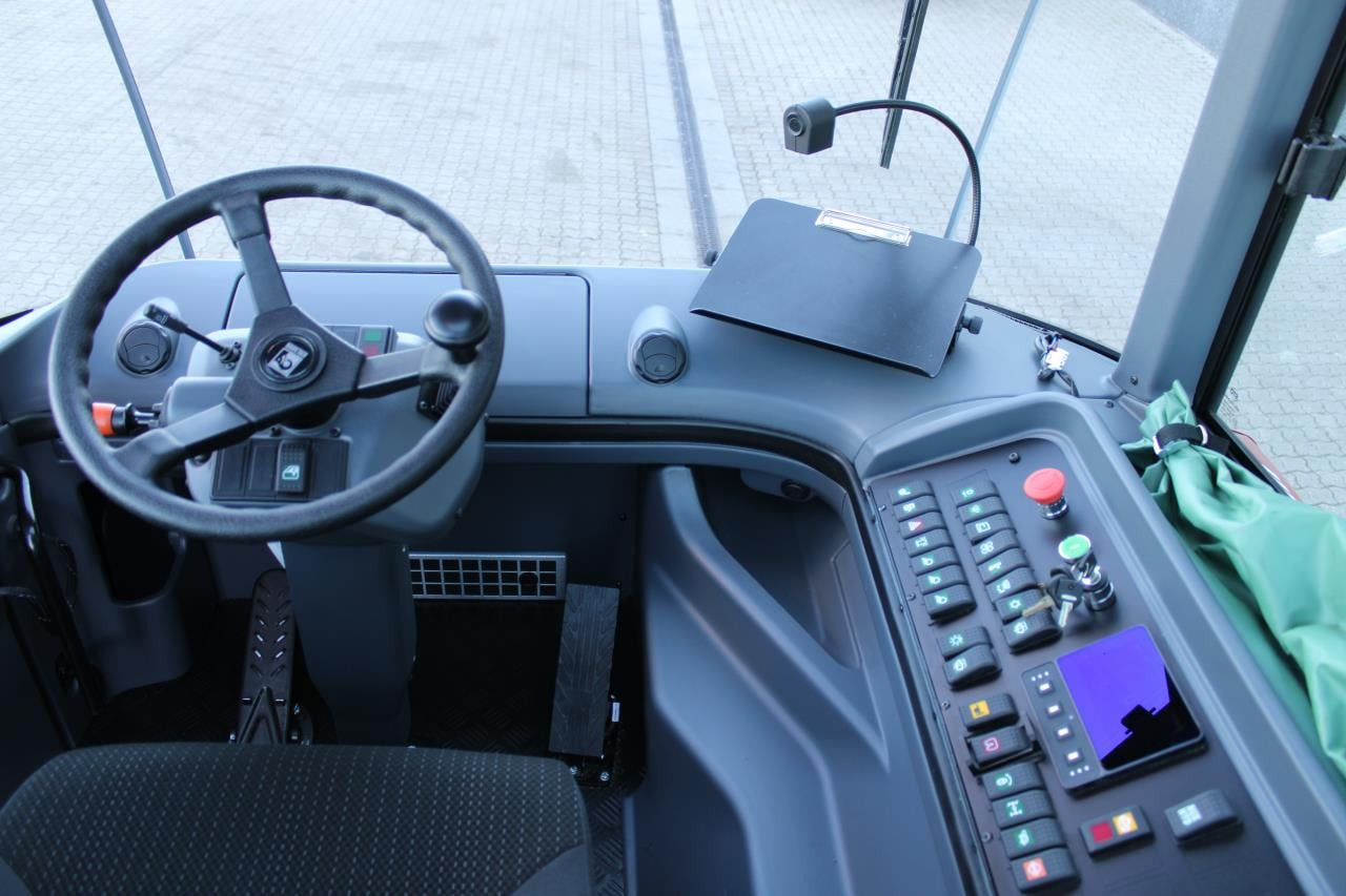 Kalmar TRL618I 4X4 - Tractor de terminal: foto 4 Kalmar TRL618I 4X4 - Tractor de terminal: foto 4