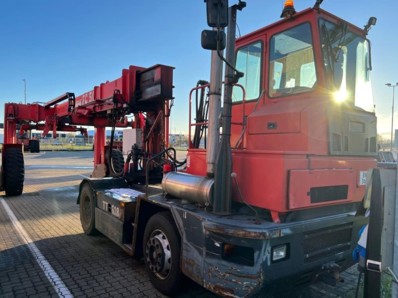 Kalmar TT618 - Tractor de terminal: foto 1 Kalmar TT618 - Tractor de terminal: foto 1