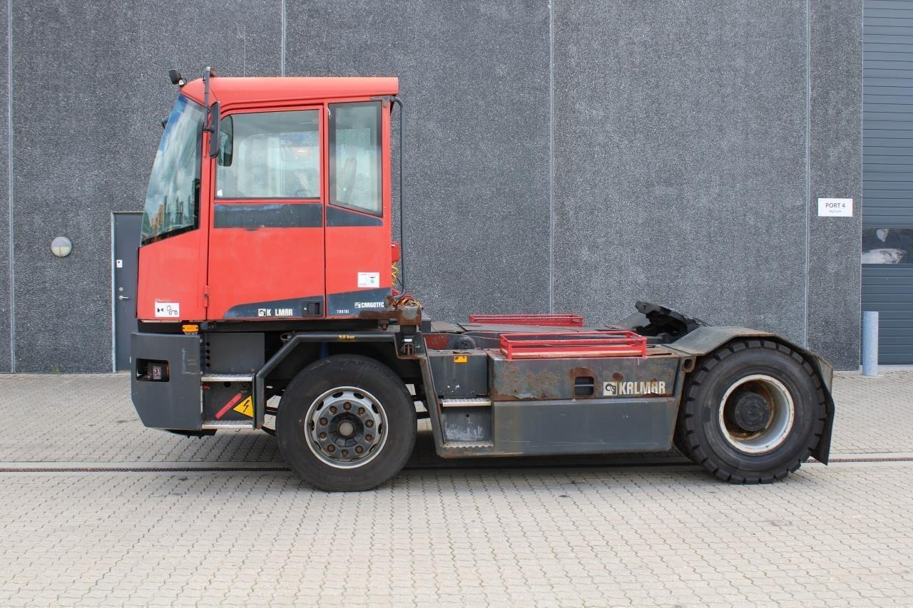 Kalmar TT618I - Tractor de terminal: foto 1 Kalmar TT618I - Tractor de terminal: foto 1