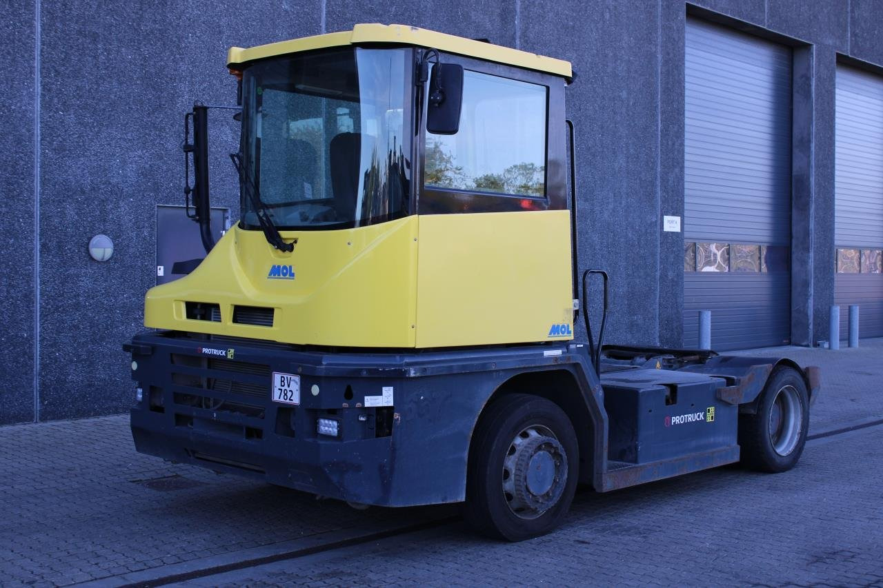 MOL RM255 4X4 - Tractor de terminal: foto 2 MOL RM255 4X4 - Tractor de terminal: foto 2