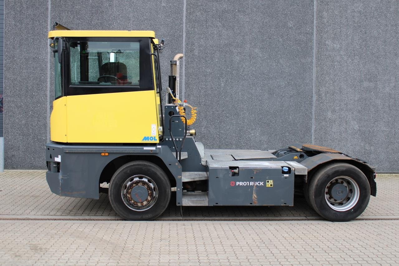 MOL RM255 4X4 - Tractor de terminal: foto 1 MOL RM255 4X4 - Tractor de terminal: foto 1