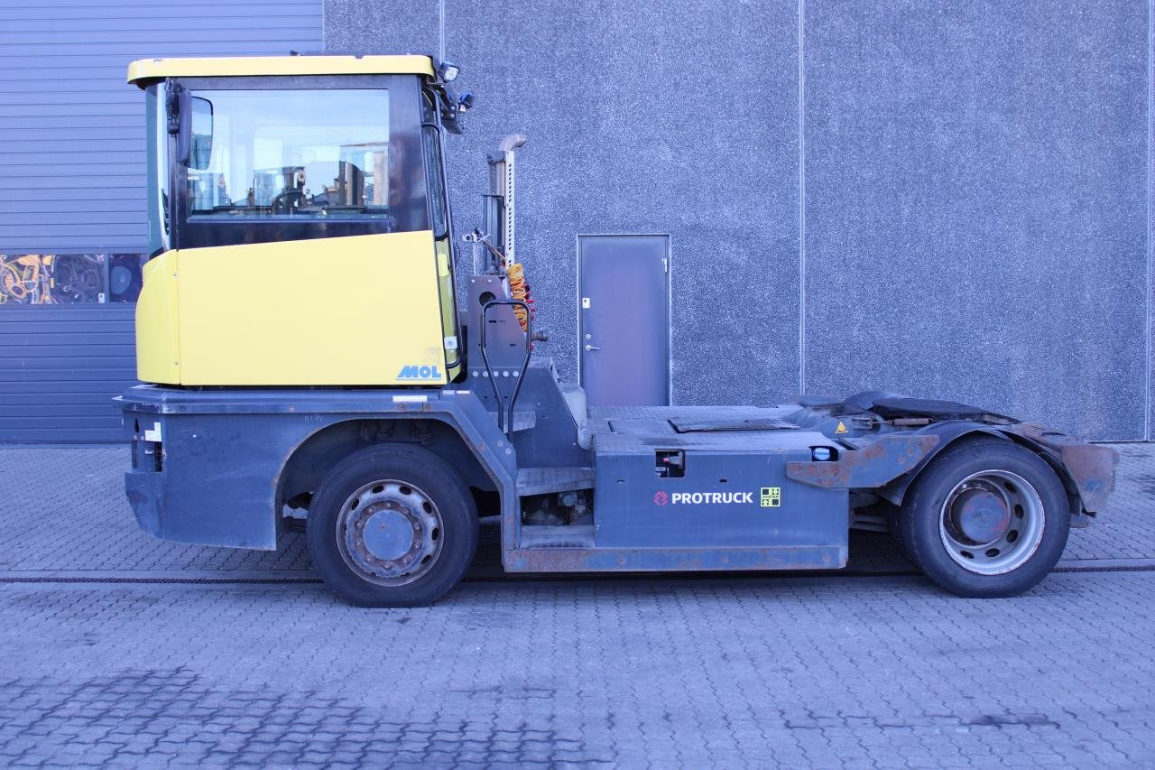 MOL RM255 4X4 - Tractor de terminal: foto 1 MOL RM255 4X4 - Tractor de terminal: foto 1