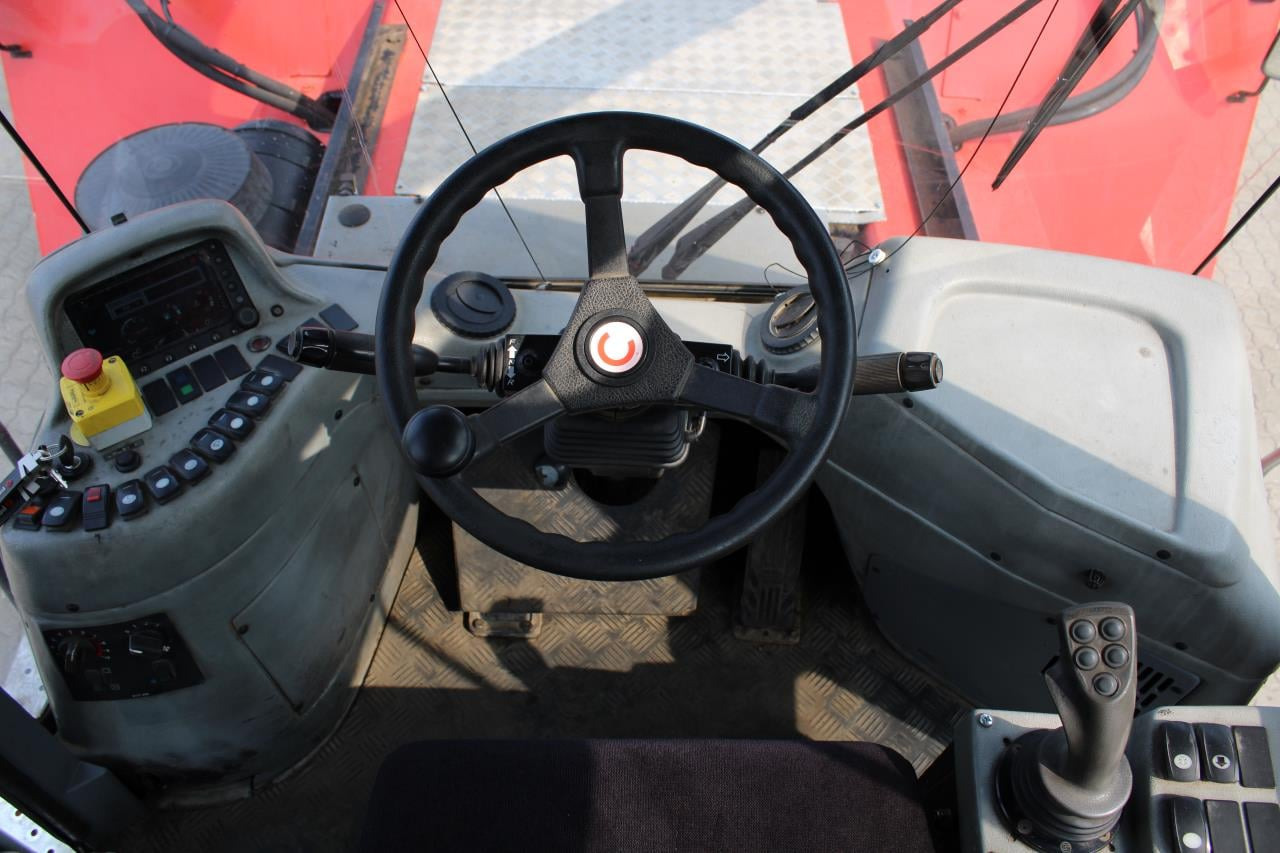 SMV 108 TB6 - Reachstacker porta contentores: foto 4 SMV 108 TB6 - Reachstacker porta contentores: foto 4