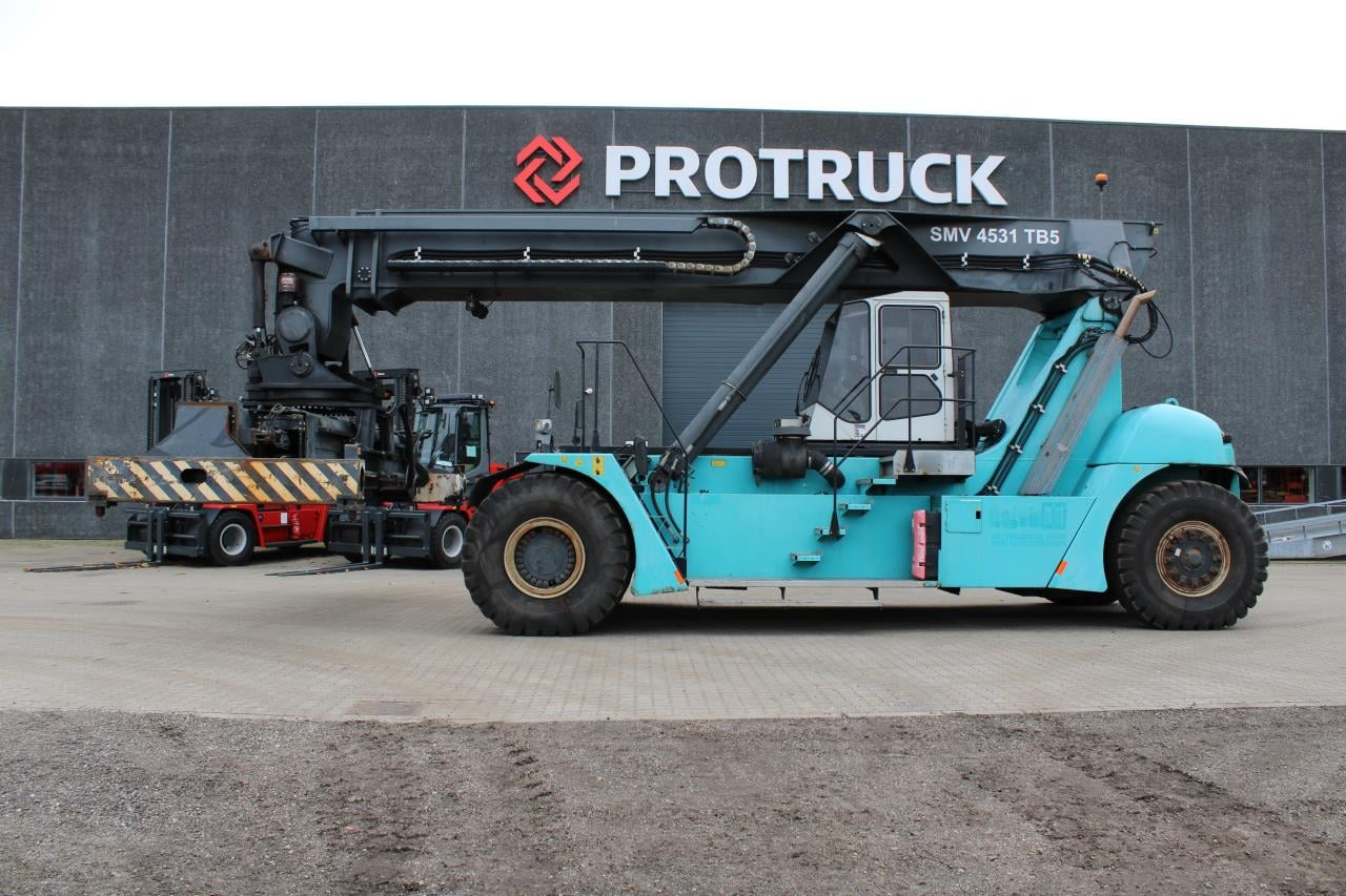 SMV 4531 TB5 - Reachstacker porta contentores: foto 1 SMV 4531 TB5 - Reachstacker porta contentores: foto 1