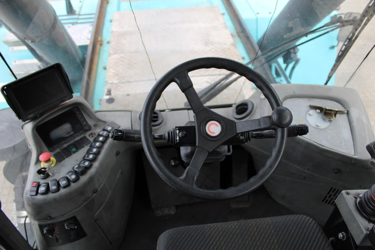 SMV 4531 TB5 - Reachstacker porta contentores: foto 4 SMV 4531 TB5 - Reachstacker porta contentores: foto 4