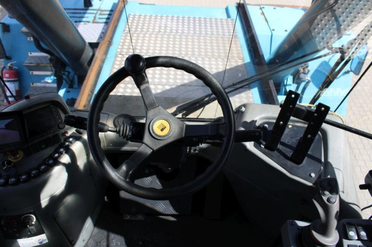 SMV SC45-31 TB5 - Reachstacker porta contentores: foto 4 SMV SC45-31 TB5 - Reachstacker porta contentores: foto 4