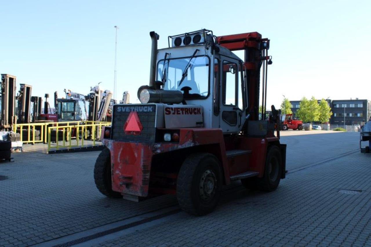 SveTruck 960-26 - Empilhador a diesel: foto 3 SveTruck 960-26 - Empilhador a diesel: foto 3