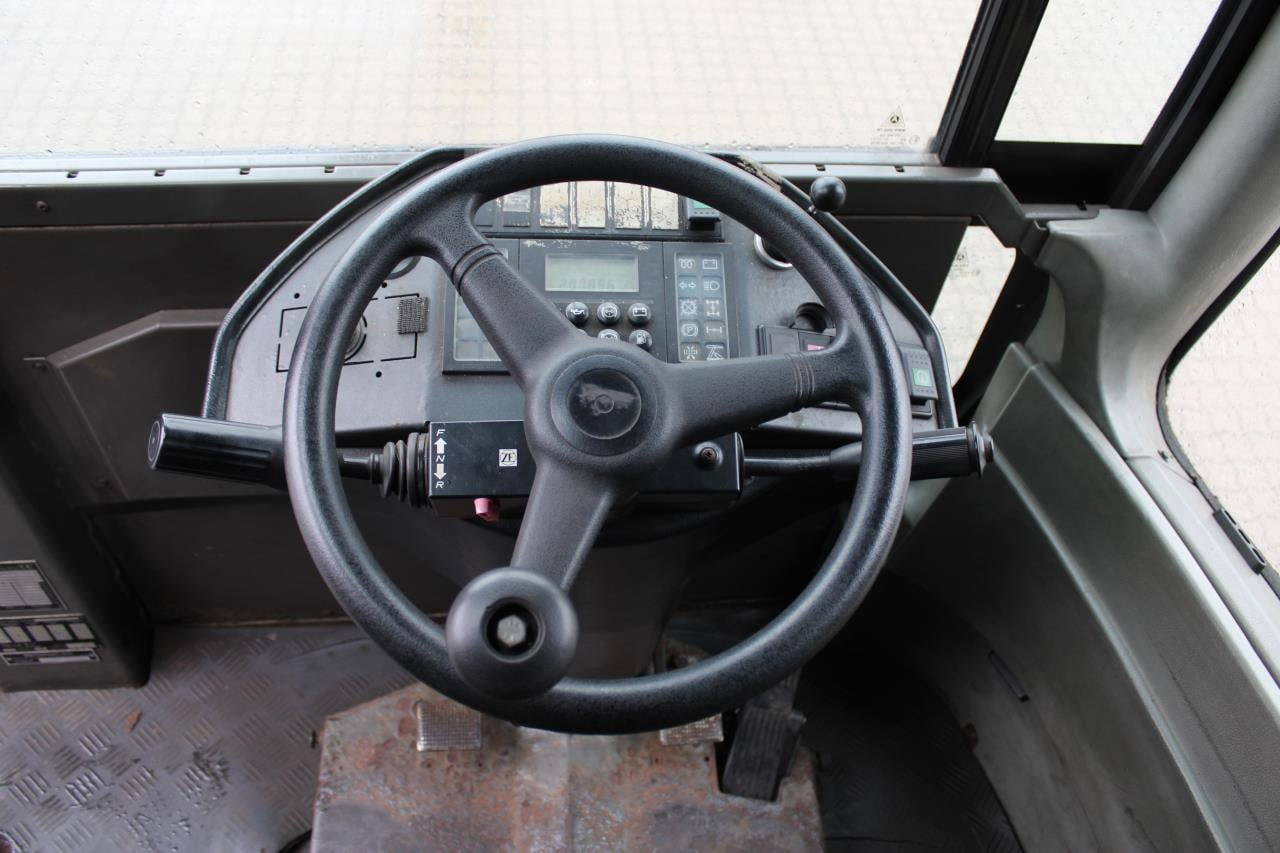 Terberg RT222 - Tractor de terminal: foto 4 Terberg RT222 - Tractor de terminal: foto 4