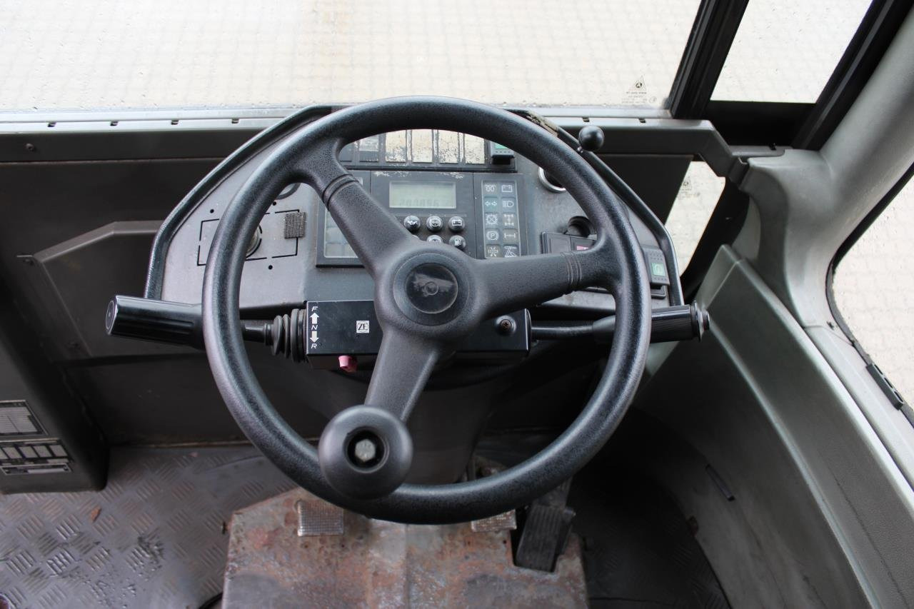 Terberg RT222 - Tractor de terminal: foto 4 Terberg RT222 - Tractor de terminal: foto 4