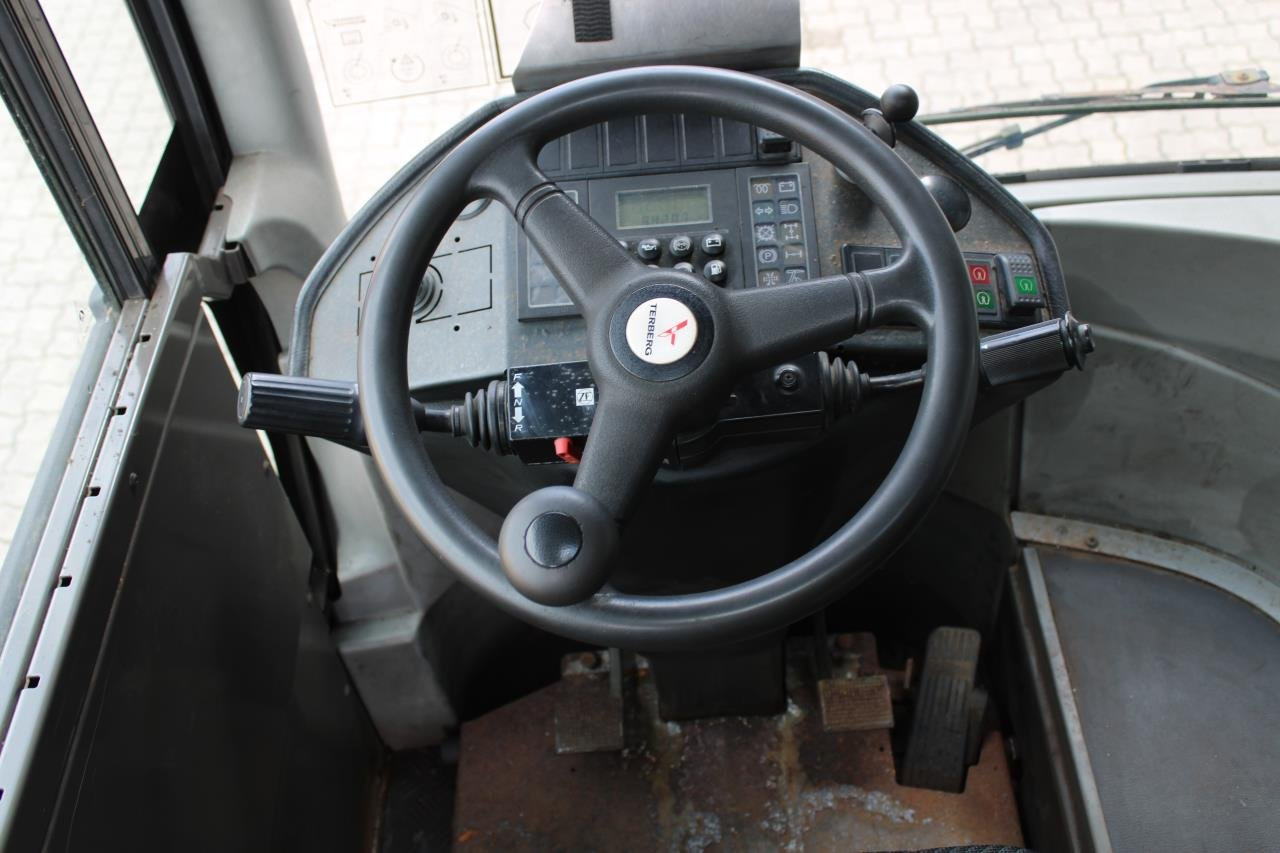 Terberg RT222 - Tractor de terminal: foto 4 Terberg RT222 - Tractor de terminal: foto 4