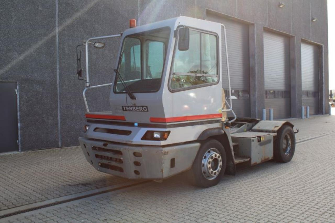 Terberg YT182 - Tractor de terminal: foto 2 Terberg YT182 - Tractor de terminal: foto 2