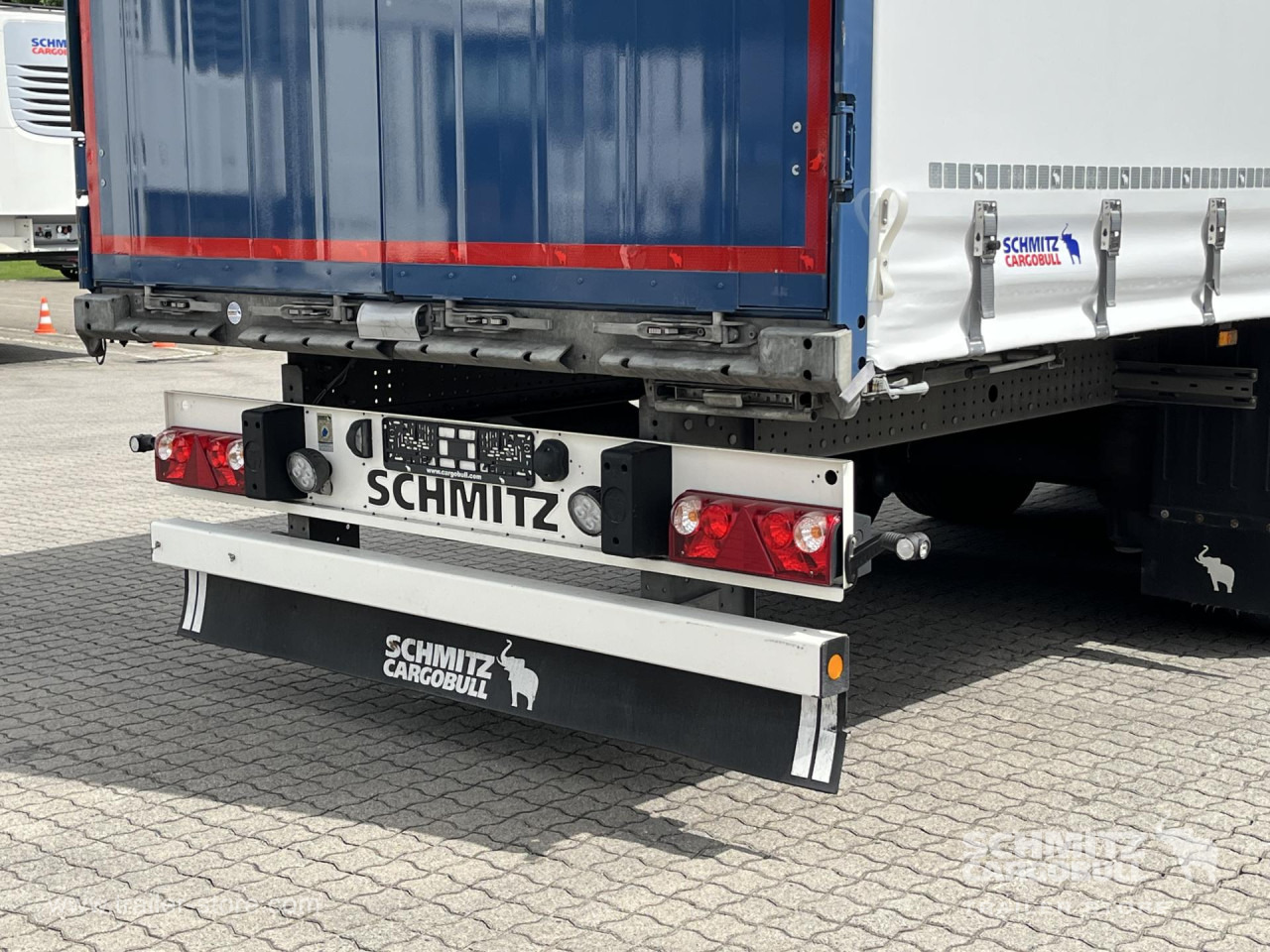 SCHMITZ Auflieger Curtainsider Standard - Semi-reboque de lona: foto 2 SCHMITZ Auflieger Curtainsider Standard - Semi-reboque de lona: foto 2
