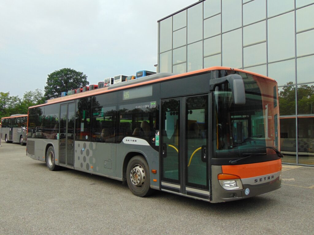 N.3 SETRA S 415 NF – Anno 2008 - Ônibus suburbano: foto 1 N.3 SETRA S 415 NF – Anno 2008 - Ônibus suburbano: foto 1
