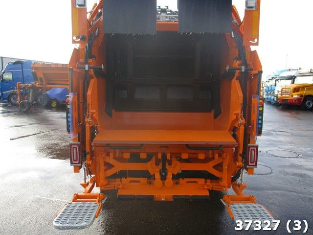 FUSO Canter 9C18 - Caminhão de lixo: foto 3 FUSO Canter 9C18 - Caminhão de lixo: foto 3