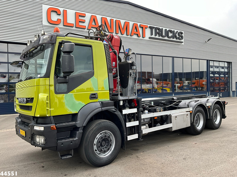Iveco AD260T41 6x4 HMF 16 Tonmeter Z-kraan - Camião com sistema de cabo, Camião grua: foto 2 Iveco AD260T41 6x4 HMF 16 Tonmeter Z-kraan - Camião com sistema de cabo, Camião grua: foto 2
