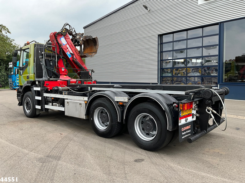 Iveco AD260T41 6x4 HMF 16 Tonmeter Z-kraan - Camião com sistema de cabo, Camião grua: foto 4 Iveco AD260T41 6x4 HMF 16 Tonmeter Z-kraan - Camião com sistema de cabo, Camião grua: foto 4