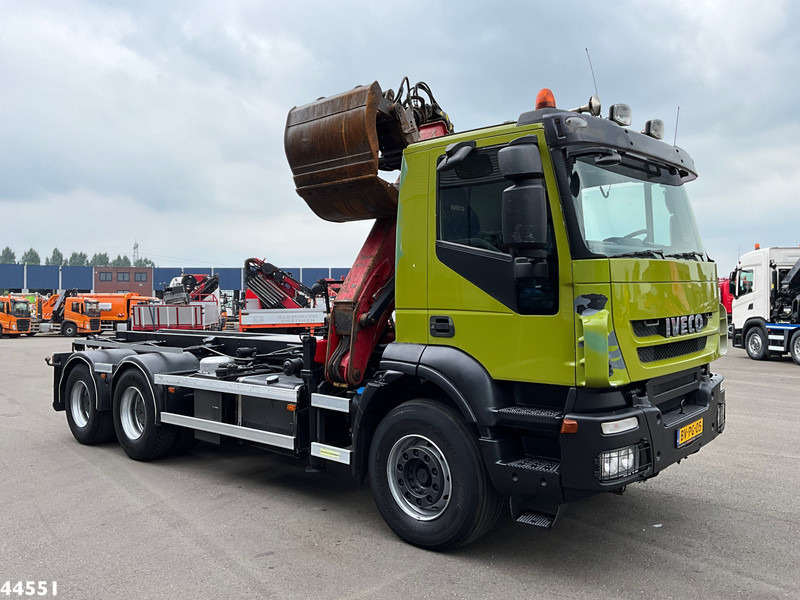 Iveco AD260T41 6x4 HMF 16 Tonmeter Z-kraan - Camião com sistema de cabo, Camião grua: foto 3 Iveco AD260T41 6x4 HMF 16 Tonmeter Z-kraan - Camião com sistema de cabo, Camião grua: foto 3