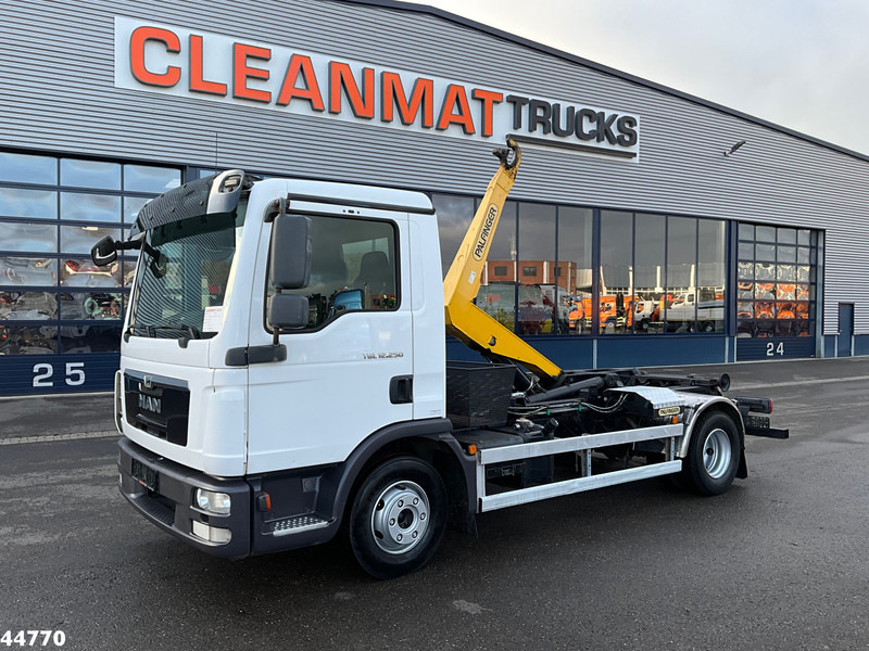 MAN TGL 12.250 Palfinger haakarmsysteem - Camião polibenne: foto 1 MAN TGL 12.250 Palfinger haakarmsysteem - Camião polibenne: foto 1