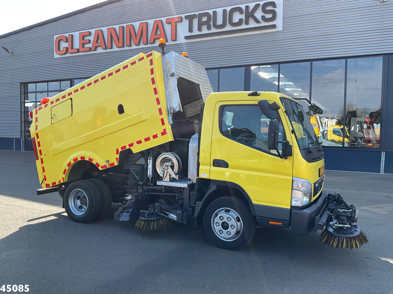 Mitsubishi Canter 7C15 Brock sweeper Just 94.095 km! - Varredora urbana: foto 1 Mitsubishi Canter 7C15 Brock sweeper Just 94.095 km! - Varredora urbana: foto 1