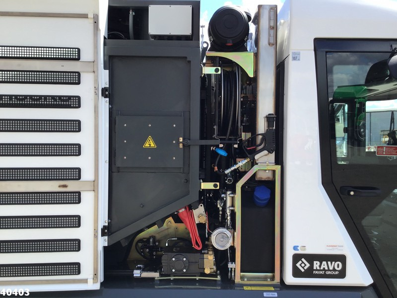 Locação financeira de Ravo 5-SERIES 580 with 3-rd brush Ravo 5-SERIES 580 with 3-rd brush: foto 13