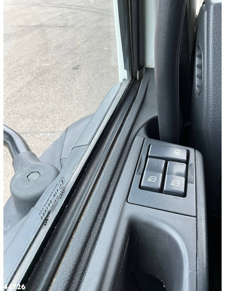 Camião furgão Volvo FL 250 Euro 6 met Dhollandia laadklep: foto 16