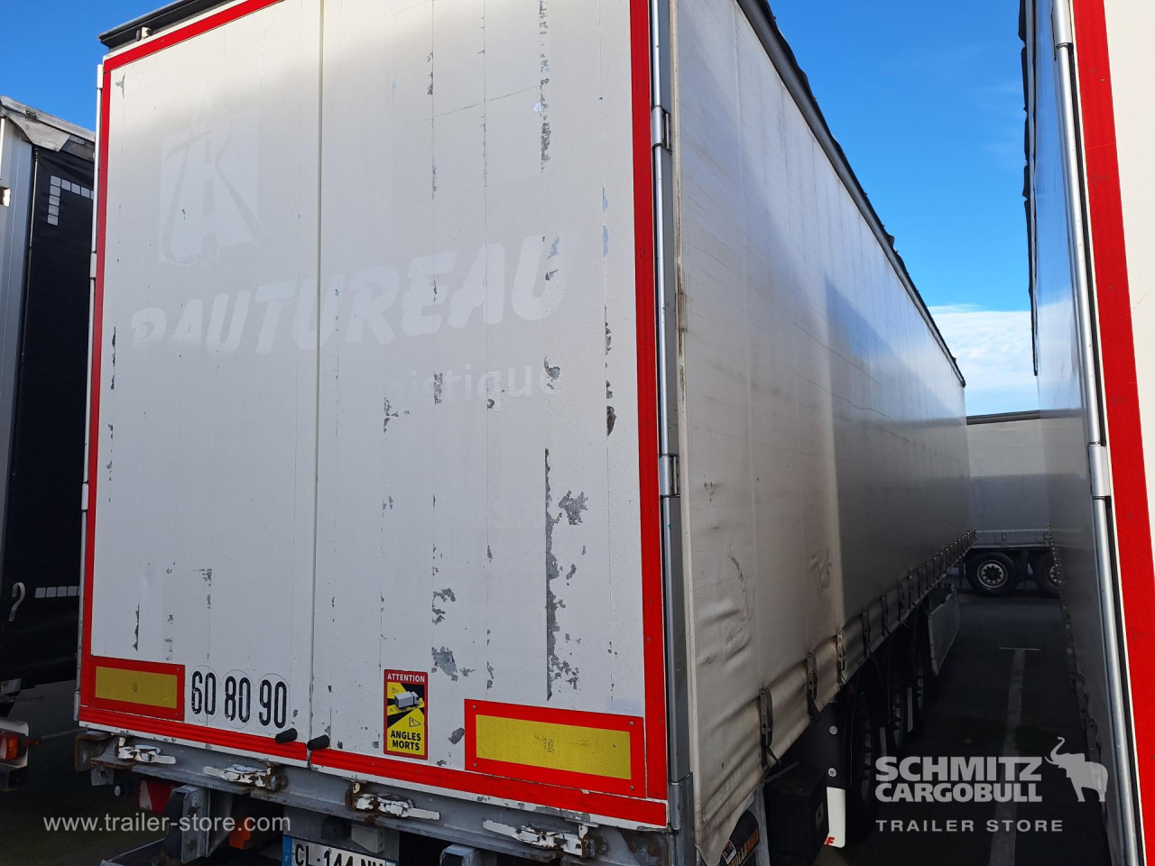 FRUEHAUF Curtainsider Standard Taillift - Semi-reboque de lona: foto 1 FRUEHAUF Curtainsider Standard Taillift - Semi-reboque de lona: foto 1