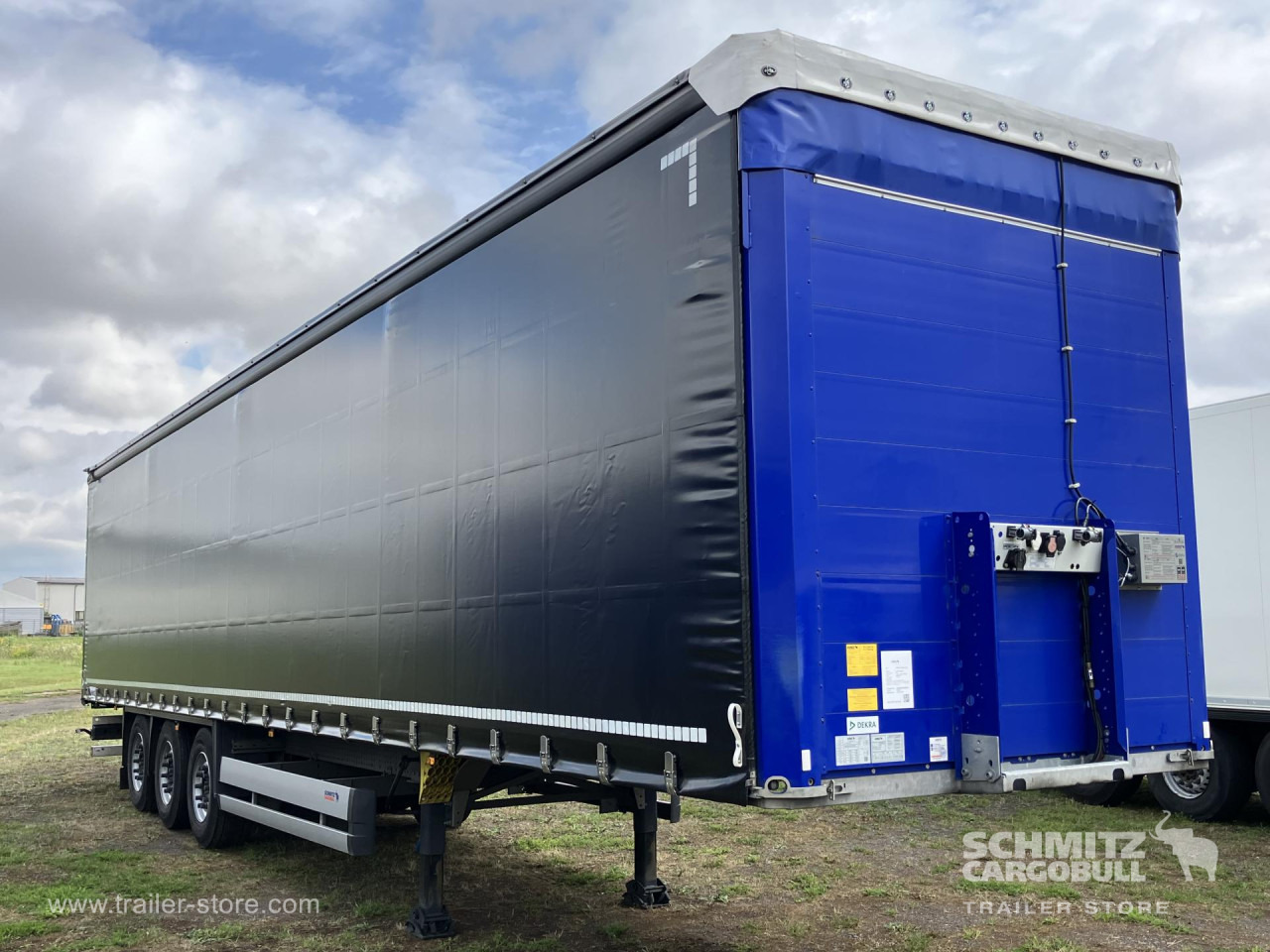 SCHMITZ Auflieger Curtainsider Standard - Semi-reboque de lona: foto 1 SCHMITZ Auflieger Curtainsider Standard - Semi-reboque de lona: foto 1