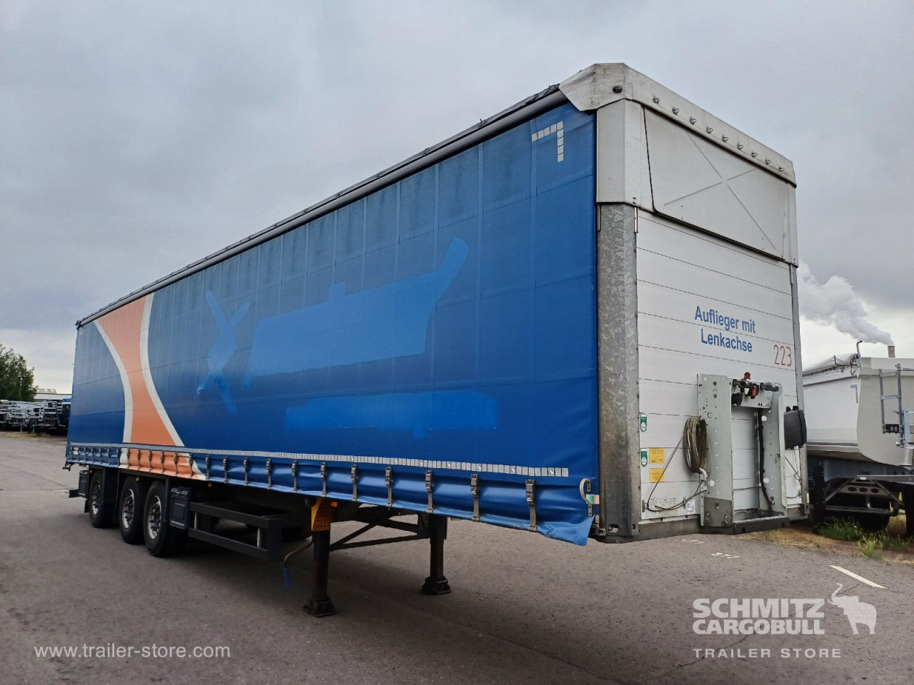 SCHMITZ Auflieger Curtainsider Standard Forklift holder - Semi-reboque de lona: foto 1 SCHMITZ Auflieger Curtainsider Standard Forklift holder - Semi-reboque de lona: foto 1