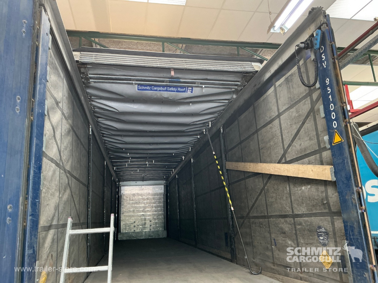 SCHMITZ Curtainsider Standard Taillift - Semi-reboque de lona: foto 5 SCHMITZ Curtainsider Standard Taillift - Semi-reboque de lona: foto 5