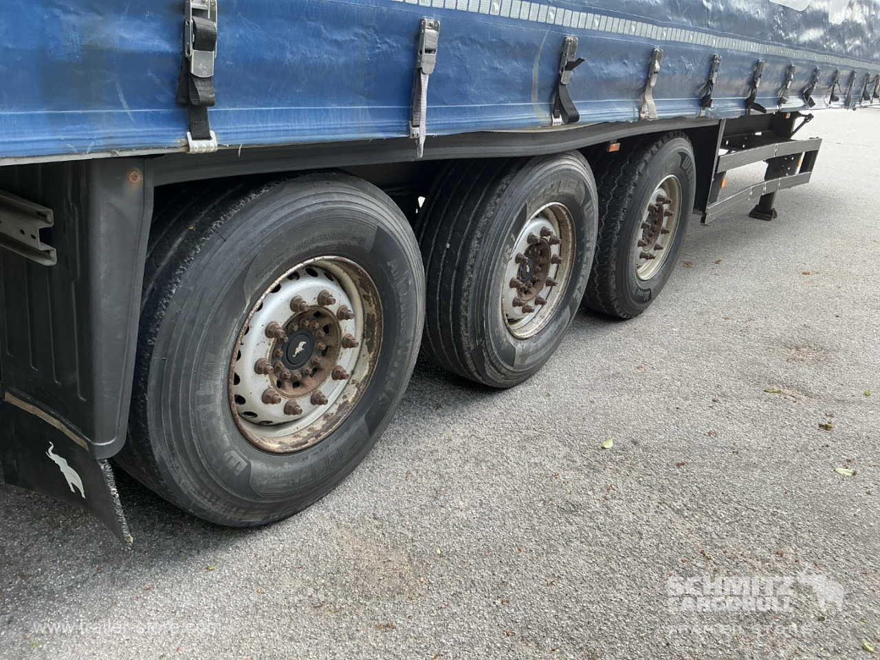 SCHMITZ Curtainsider Standard Taillift - Semi-reboque de lona: foto 2 SCHMITZ Curtainsider Standard Taillift - Semi-reboque de lona: foto 2
