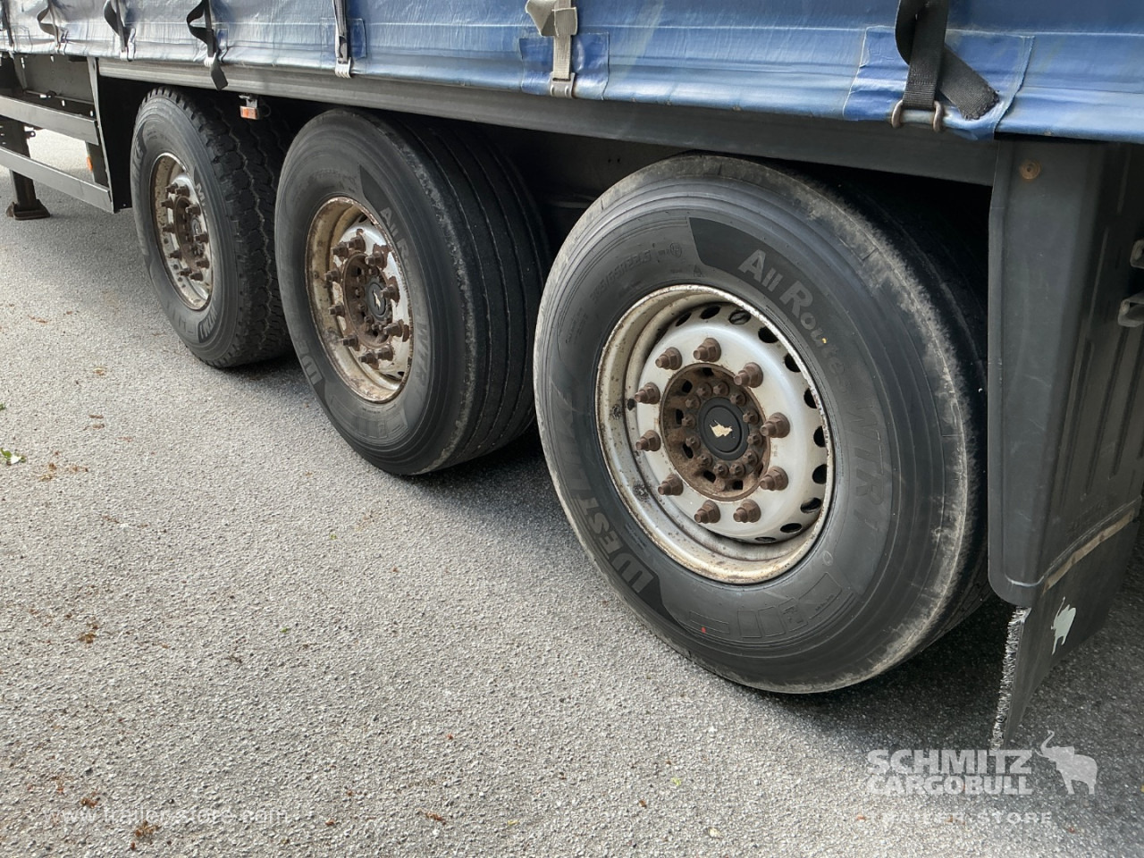 SCHMITZ Curtainsider Standard Taillift - Semi-reboque de lona: foto 3 SCHMITZ Curtainsider Standard Taillift - Semi-reboque de lona: foto 3